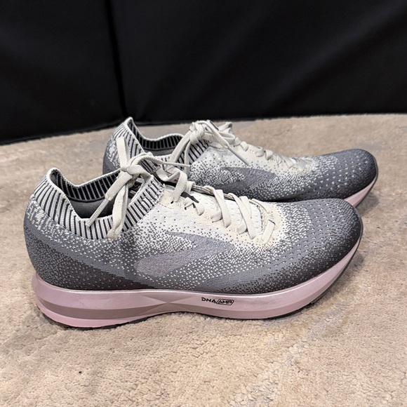 Brooks Shoes - Brooks Levitate 2 Women's Running Shoes Size 9.5 B (Medium) Gray and pink EUC